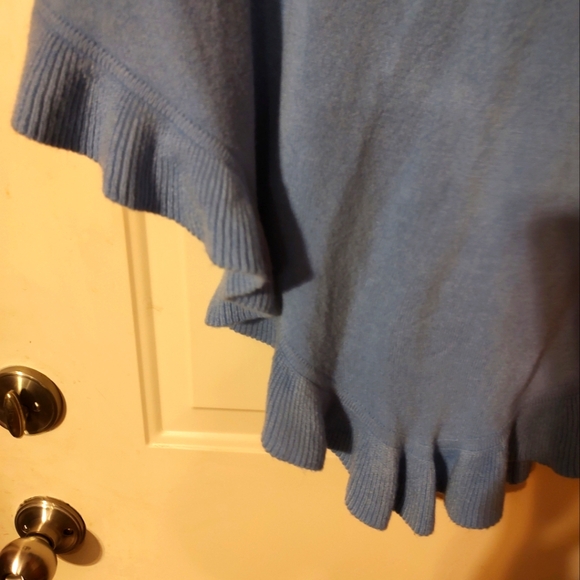 💙 Beautiful Cozy Sky Blue Ruffled Poncho - L/XL - Picture 7 of 9